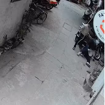 Và lúc bị người dân khống chế Và lúc bị người dân khống chế