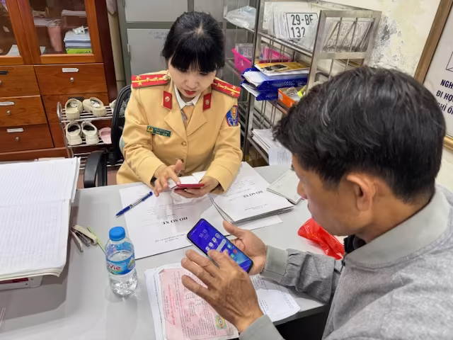 Trao đổi, hướng dẫn công dân thông tin liên quan trên không gian mạng Trao đổi, hướng dẫn công dân thông tin liên quan trên không gian mạng