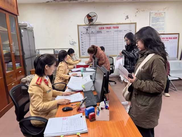 Thông thoáng, nhanh gọn tại bộ phận đăng ký xe phường Văn Quán Thông thoáng, nhanh gọn tại bộ phận đăng ký xe phường Văn Quán