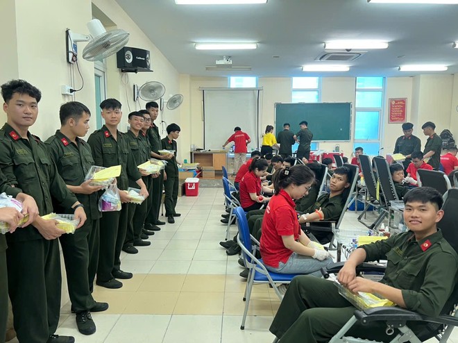 Mỗi giọt máu trao đi, là sự sống hồi sinh Có 471 đơn vị máu đã được thu nhận Nụ cười hạnh phúc Ban tổ chức cảm ơn, tri ân những tấm lòng Với các chiến sỹ nghĩa vụ, tham gia chương trình sẽ là kỷ niệm đẹp