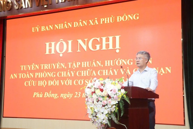 Phó Chủ tịch UBND xã Phù Đổng Nguyễn Văn Thuyết phát biểu tại hội nghị