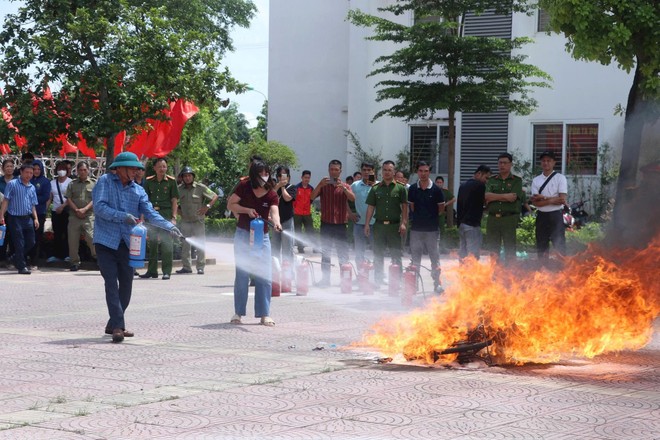Hướng dẫn, thực hành kỹ năng dập lửa