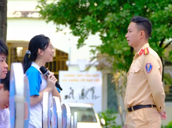 Tương tác ý nghĩa giữa báo cáo viên và các em học sinh