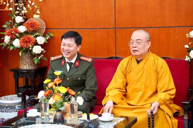 Đoàn công tác CATP Hà Nội chúc mừng kỷ niệm 44 năm ngày thành lập Giáo hội Phật giáo Việt Nam Đoàn công tác CATP Hà Nội chúc mừng kỷ niệm 44 năm ngày thành lập Giáo hội Phật giáo Việt Nam