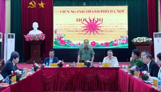 Lãnh đạo Công an thành phố, Sở Công thương và Thuế Hà Nội đánh giá công tác phòng, chống tội phạm kinh tế, môi trường tại các làng nghề trên địa bàn Hà Nội. Lãnh đạo Công an thành phố, Sở Công thương và Thuế Hà Nội đánh giá công tác phòng, chống tội phạm kinh tế, môi trường tại các làng nghề trên địa bàn Hà Nội.