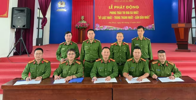 Ban chỉ huy Công an xã chứng kiến các Tổ công tác ký giao ước thi đua