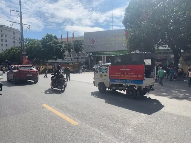 Trật tự, văn minh tại các cổng bệnh viện là mục tiêu mà cơ quan chức năng đề ra