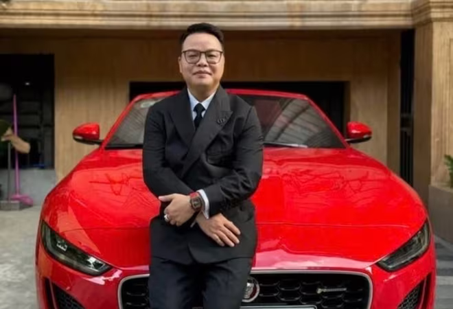 Lê Khắc Ngọ (tức Mr.Hunter) đang bị làm thủ tục dẫn độ về Việt Nam để phục vụ điều tra