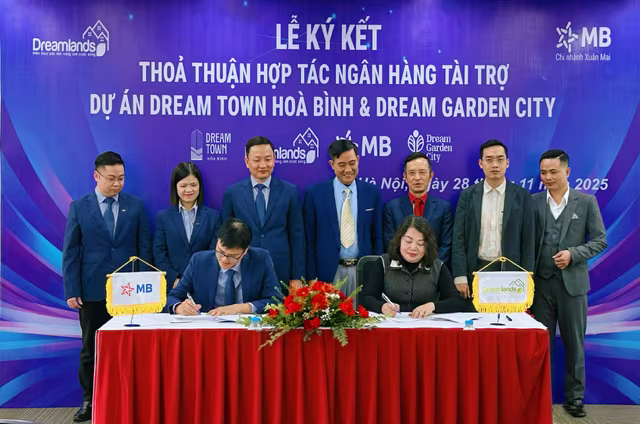 Lãnh đạo Tập đoàn Dream Lands và Ngân hàng MB - Chi nhánh Xuân Mai ký kết hợp tác