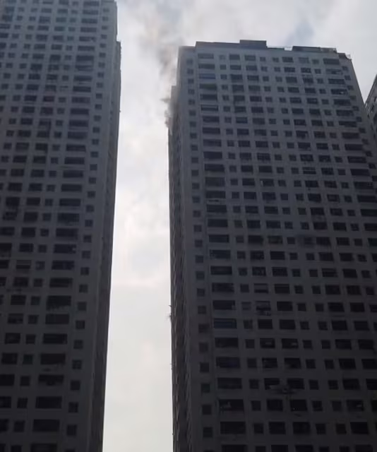 Hình ảnh sự cố hỏa hoạn trên căn hộ tầng 34