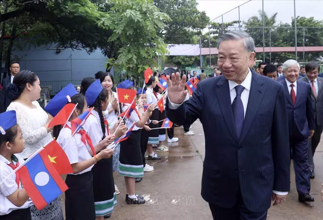 Chủ tịch nước Tô Lâm thăm Trường song ngữ Lào - Việt Nam tại Thủ đô Vientiane Chủ tịch nước Tô Lâm thăm Trường song ngữ Lào - Việt Nam tại Thủ đô Vientiane