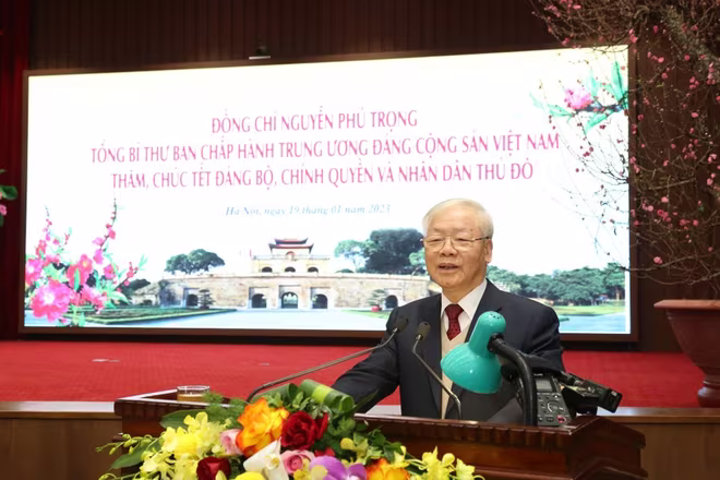 Trong không khí toàn Đảng, toàn dân phấn khởi đón Tết Nguyên đán Quý Mão 2023,Tổng Bí thư Nguyễn Phú Trọng đã đến thăm và chúc Tết Đảng bộ, chính quyền và nhân dân Thủ đô Hà Nội. “Mỗi lần đi trên đường Hà Nội lại thấy rõ sự đổi thay phát triển” - Tổng Bí thư chia sẻ. Trong không khí toàn Đảng, toàn dân phấn khởi đón Tết Nguyên đán Quý Mão 2023,Tổng Bí thư Nguyễn Phú Trọng đã đến thăm và chúc Tết Đảng bộ, chính quyền và nhân dân Thủ đô Hà Nội. “Mỗi lần đi trên đường Hà Nội lại thấy rõ sự đổi thay phát triển” - Tổng Bí thư chia sẻ.
