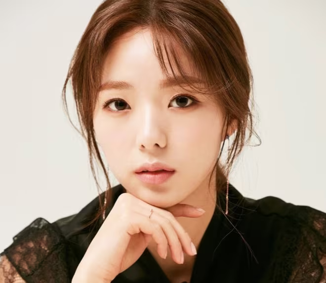 Chae Soo-bin vai nữ tiếp viên dũng cảm Ok Soon Chae Soo-bin vai nữ tiếp viên dũng cảm Ok Soon