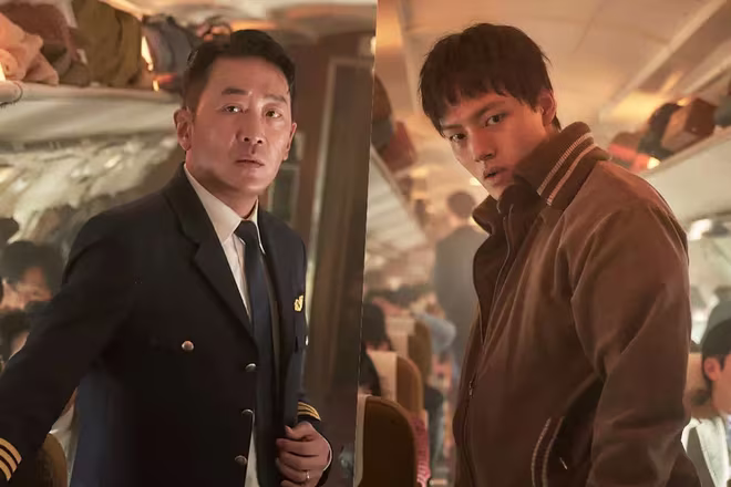 Ha Jung Woo và Yeo Jin Goo trong phim “Vây hãm trên không” Ha Jung Woo và Yeo Jin Goo trong phim “Vây hãm trên không”