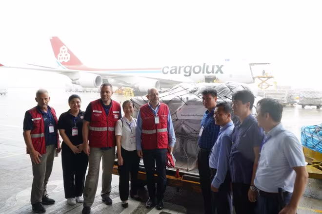 Đoàn chuyên gia Thụy Sĩ đến Việt Nam cứu trợ thiên ta Đoàn chuyên gia Thụy Sĩ đến Việt Nam cứu trợ thiên ta