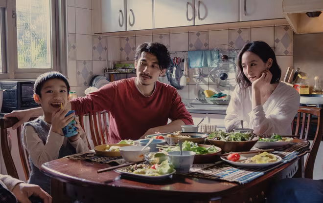 Ba nhân vật đáng yêu trong phim: Bác sĩ Uyển Bình, Văn Ninh và bé Hạo Hạo (từ phải sang) Ba nhân vật đáng yêu trong phim: Bác sĩ Uyển Bình, Văn Ninh và bé Hạo Hạo (từ phải sang)