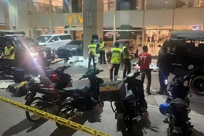 Hôm 17-6-2025, các tay súng đeo khẩu trang đã bắn chết 2 người bên ngoài một trung tâm mua sắm ở Kuala Lumpur