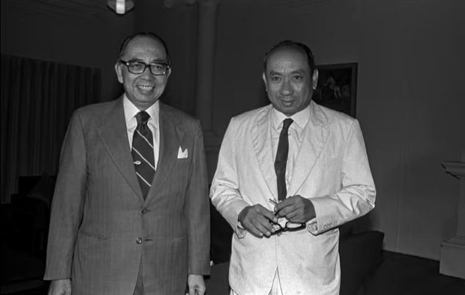 Phó Thủ tướng Malaysia Tun Abdul Razak và Bộ trưởng Tài chính Singapore Goh Keng Swee năm 1965