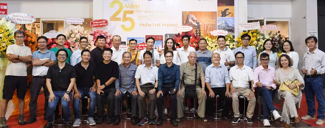 Nhiều đồng nghiệp từ Bắc chí Nam chúc mừng triển lãm ảnh của Trần Thế Phong