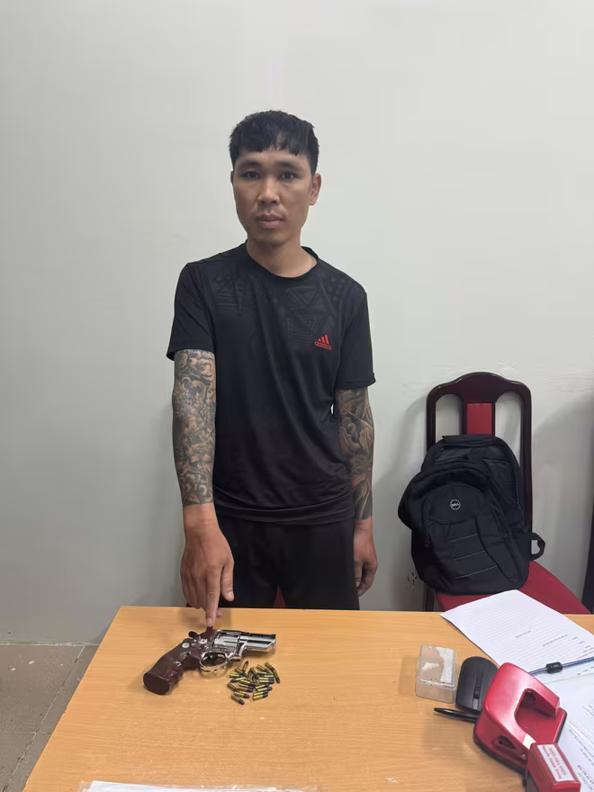 Cơ quan Công an đã thu giữ 1 súng quân dụng và 25 viên đạn của Trần Văn Nam