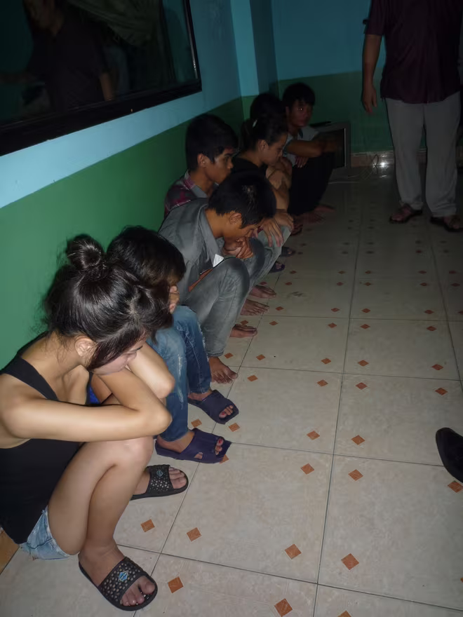 Trắng đêm cùng triệt phá vụ "đập đá" trong nhà nghỉ ảnh 1