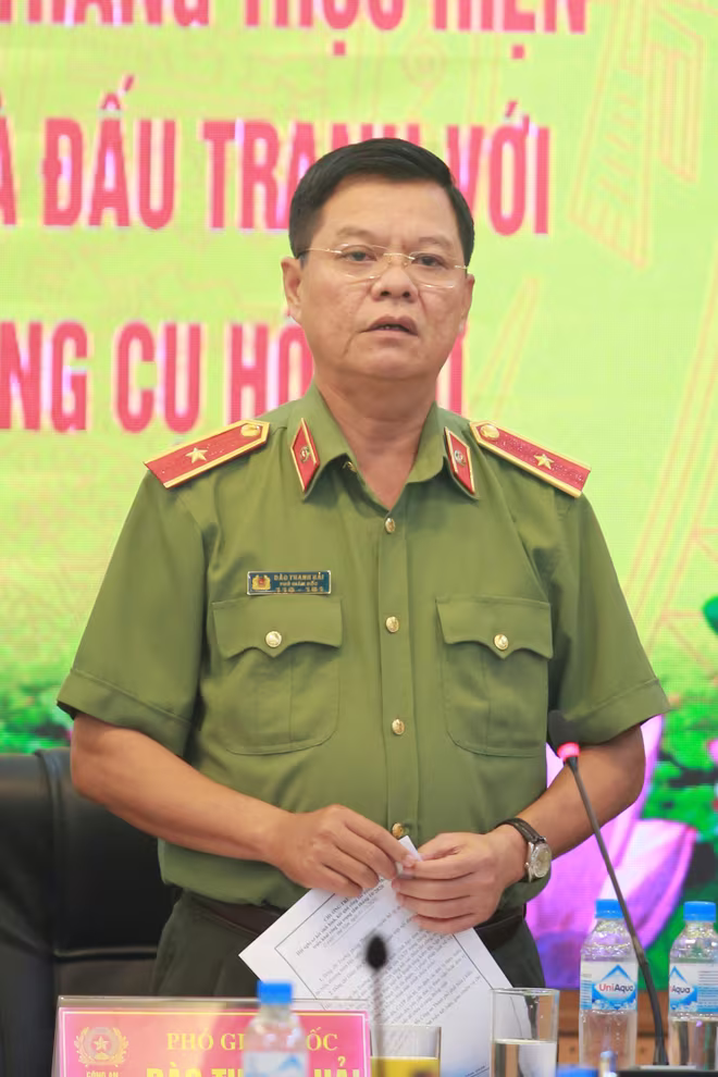 Thiếu tướng Đào Thanh Hải, Phó Bí thư Đảng ủy, Phó Giám đốc CATP Hà Nội phát biểu tại Hội nghị Thiếu tướng Đào Thanh Hải, Phó Bí thư Đảng ủy, Phó Giám đốc CATP Hà Nội phát biểu tại Hội nghị