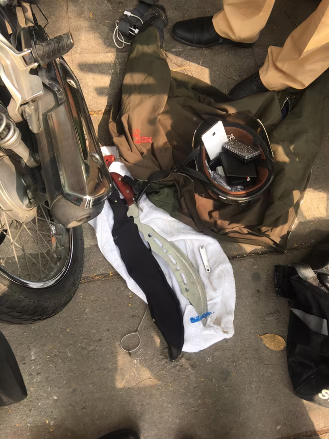 Dao lực lượng CSHS thu được của các đối tượng gây rối TTCC trên đường phố