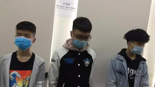 3 đối tượng sàm sỡ khách nước ngoài tại ven hồ Tây vừa bị Phòng CSHS phối hợp với CAQ Tây Hồ làm rõ, xử lý 3 đối tượng sàm sỡ khách nước ngoài tại ven hồ Tây vừa bị Phòng CSHS phối hợp với CAQ Tây Hồ làm rõ, xử lý