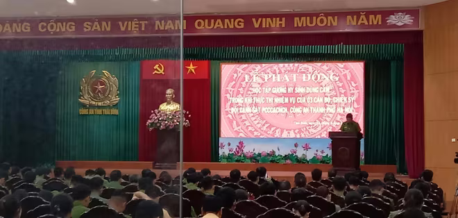 Công an tỉnh Thái Bình phát động học tập gương hy sinh dũng cảm trong khi thực thi nhiệm vụ của 3 CBCS Cảnh sát PCCC và CNCH - CAQ Cầu Giấy, CATP Hà Nội Công an tỉnh Thái Bình phát động học tập gương hy sinh dũng cảm trong khi thực thi nhiệm vụ của 3 CBCS Cảnh sát PCCC và CNCH - CAQ Cầu Giấy, CATP Hà Nội