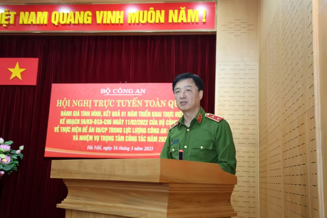 Trung tướng Nguyễn Duy Ngọc chủ trì tham luận tại hội nghị Trung tướng Nguyễn Duy Ngọc chủ trì tham luận tại hội nghị