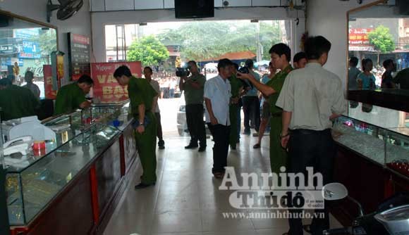 Hung thủ trở lại hiện trường vụ thảm án để theo dõi công an? ảnh 4 Hung thủ trở lại hiện trường vụ thảm án để theo dõi công an? ảnh 4