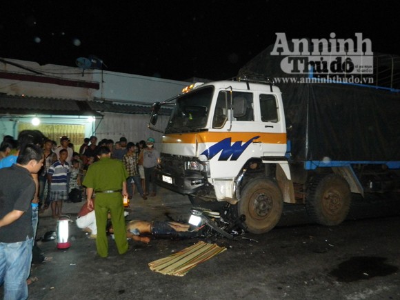 Đâm xe nát bét, 2 thanh niên chết thảm ảnh 1 Đâm xe nát bét, 2 thanh niên chết thảm ảnh 1