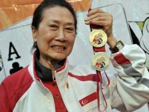 Cụ bà 76 tuổi giành huy chương ở SEA Games 26 ảnh 1 Cụ bà 76 tuổi giành huy chương ở SEA Games 26 ảnh 1