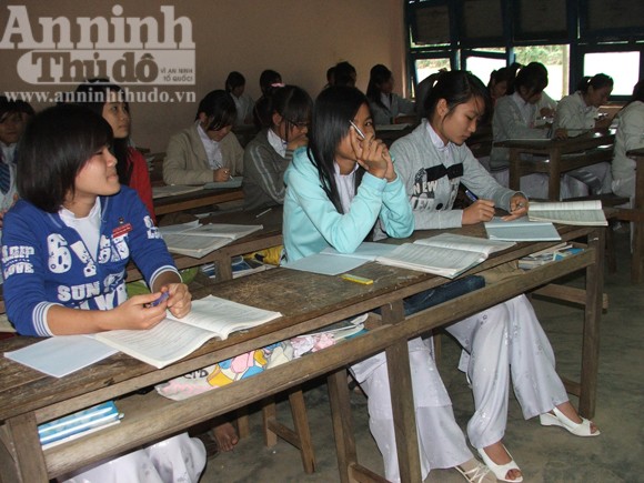 Đang học, hàng loạt học sinh nữ ngất xỉu ảnh 1 Đang học, hàng loạt học sinh nữ ngất xỉu ảnh 1