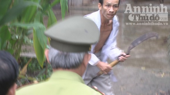 Trùm buôn gỗ lậu giả tâm thần chém kiểm lâm ảnh 1 Trùm buôn gỗ lậu giả tâm thần chém kiểm lâm ảnh 1