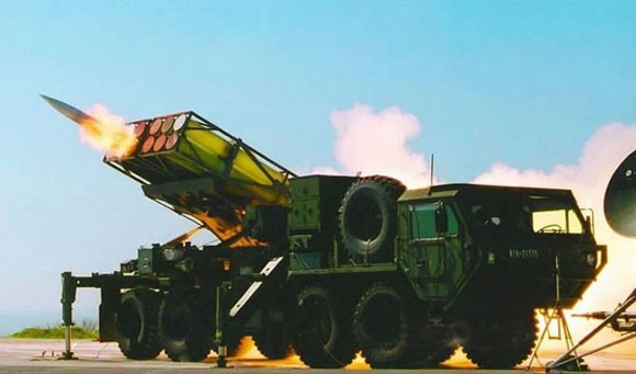Lục quân Đài Loan triển khai hệ thống Rocket nhiều nòng “Lôi Đình-2” ảnh 1 Lục quân Đài Loan triển khai hệ thống Rocket nhiều nòng “Lôi Đình-2” ảnh 1