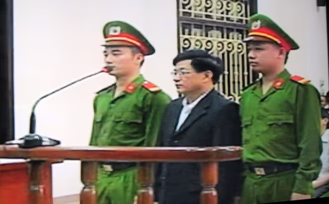 Nguyên Chủ tịch và Phó chủ tịch UBND huyện Tiên Lãng hầu tòa ảnh 3 Nguyên Chủ tịch và Phó chủ tịch UBND huyện Tiên Lãng hầu tòa ảnh 3