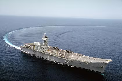Philippines mua tàu sân bay để quyết đấu với Trung Quốc? ảnh 1