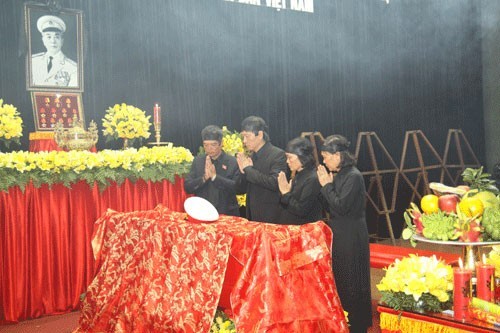Những người cuối cùng được vào viếng Đại tướng Võ Nguyên Giáp ảnh 24 Những người cuối cùng được vào viếng Đại tướng Võ Nguyên Giáp ảnh 24