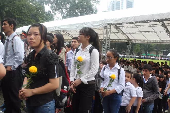 Những người cuối cùng được vào viếng Đại tướng Võ Nguyên Giáp ảnh 29 Những người cuối cùng được vào viếng Đại tướng Võ Nguyên Giáp ảnh 29