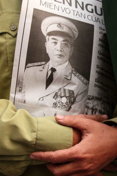 Những người cuối cùng được vào viếng Đại tướng Võ Nguyên Giáp ảnh 36 Những người cuối cùng được vào viếng Đại tướng Võ Nguyên Giáp ảnh 36