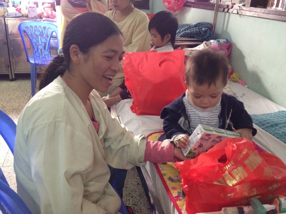 Chia sẻ với bệnh nhi nghèo, nhân lên niềm vui sống ảnh 12 Chia sẻ với bệnh nhi nghèo, nhân lên niềm vui sống ảnh 12