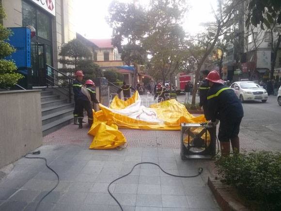 Thua lỗ, túng quẫn leo lên nóc toà nhà Pacific doạ tự tử ảnh 7 Thua lỗ, túng quẫn leo lên nóc toà nhà Pacific doạ tự tử ảnh 7