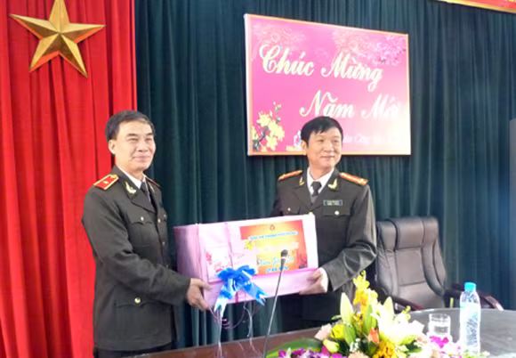 Lãnh đạo CATP Hà Nội chúc tết các đơn vị ảnh 2 Lãnh đạo CATP Hà Nội chúc tết các đơn vị ảnh 2