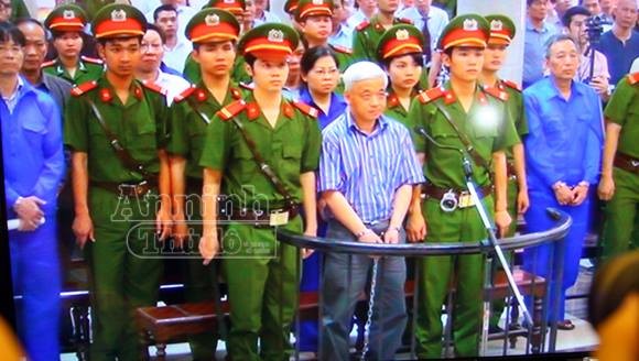 Hoãn phiên tòa xử Nguyễn Đức Kiên vì vắng mặt bị cáo Trần Xuân Giá ảnh 1 Hoãn phiên tòa xử Nguyễn Đức Kiên vì vắng mặt bị cáo Trần Xuân Giá ảnh 1