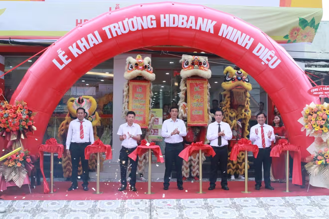 Ngày 27/09, HDBank Minh Diệu - Bạc Liêu chính thức khai trương tại 603 Quốc lộ 1A, TT Hòa Bình, huyện Hòa Bình, tỉnh Bạc Liêu. Ngày 27/09, HDBank Minh Diệu - Bạc Liêu chính thức khai trương tại 603 Quốc lộ 1A, TT Hòa Bình, huyện Hòa Bình, tỉnh Bạc Liêu.