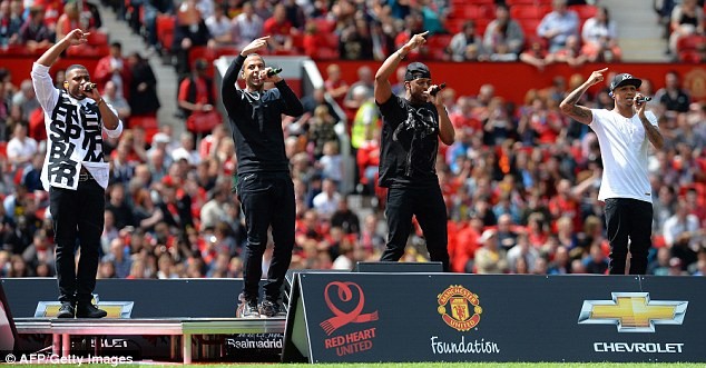 Sir Alex “phát cuồng” trong trận huyền thoại Man United vs huyền thoại Real ảnh 2 Sir Alex “phát cuồng” trong trận huyền thoại Man United vs huyền thoại Real ảnh 2