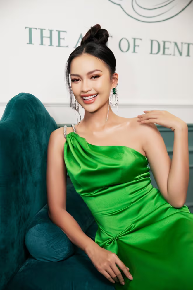 Hoa hậu Hoàn vũ Ngọc Châu rạng rỡ trong những ngày đầu năm mới. Trở về từ Miss Universe 2022, Ngọc Châu đang có nhiều dự định ấp ủ cho mình trong năm 2023 Hoa hậu Hoàn vũ Ngọc Châu rạng rỡ trong những ngày đầu năm mới. Trở về từ Miss Universe 2022, Ngọc Châu đang có nhiều dự định ấp ủ cho mình trong năm 2023