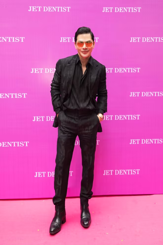 Diễn viên Trần Bảo Sơn luôn phong độ lịch lãm như từ trước đến giờ. Năm 2023, Trần Bảo Sơn dự định sẽ hoàn thành nốt bộ phim "Con đường vô tận". Bộ phim có nhiều cảnh được thực hiện tại Mỹ nên thời gian thực hiện khá dài Diễn viên Trần Bảo Sơn luôn phong độ lịch lãm như từ trước đến giờ. Năm 2023, Trần Bảo Sơn dự định sẽ hoàn thành nốt bộ phim "Con đường vô tận". Bộ phim có nhiều cảnh được thực hiện tại Mỹ nên thời gian thực hiện khá dài