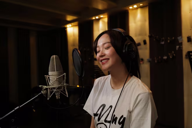 Minh Hằng bất ngờ tham gia thu âm ca khúc "Mẹ chờ con đi" sau tin vui mang bầu